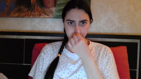 cute_strawberry_ online show from March 1, 5:38 pm
