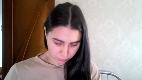 cute_strawberry_ online show from September 9, 5:40 am