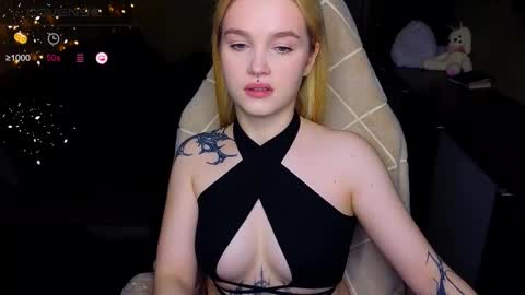 Sue online show from November 25, 3:01 pm