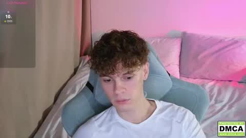 Snapshot of cute_thomas chatting on October 17, 6:21 pm Thomas - online show from October 17, 6:21 pm