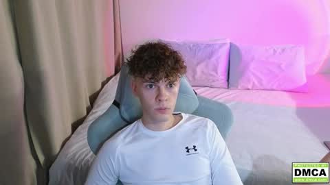 Snapshot of cute_thomas chatting on October 18, 7:14 pm Thomas - online show from October 18, 7:14 pm