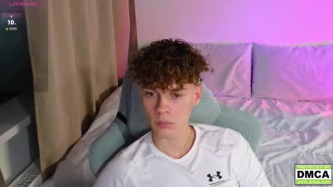 Snapshot of cute_thomas chatting on October 22, 7:35 pm Thomas - online show from October 22, 7:35 pm