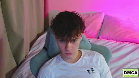 Snapshot of cute_thomas chatting on November 17, 2:56 pm Thomas - online show from November 17, 2:56 pm