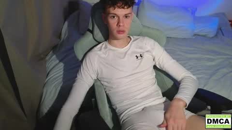 Snapshot of cute_thomas chatting on December 3, 12:14 pm Thomas - online show from December 3, 12:14 pm