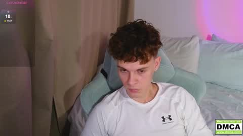 Snapshot of cute_thomas chatting on December 4, 7:44 pm Thomas - online show from December 4, 7:44 pm