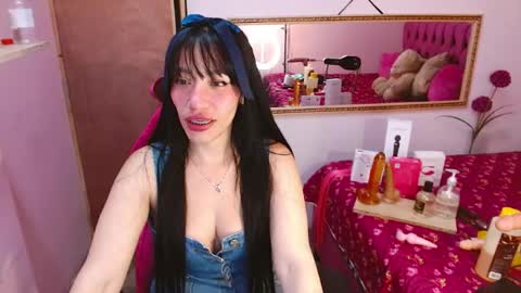 Snapshot of cute_zoe1 chatting on June 14, 6:54 pm cute_zoe1 online show from June 14, 6:54 pm