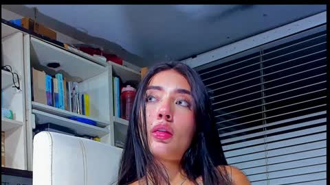 Snapshot of cuteanddesesperate chatting on January 8, 4:12 am WANNA SEE MORE OF TWINS online show from January 8, 4:12 am