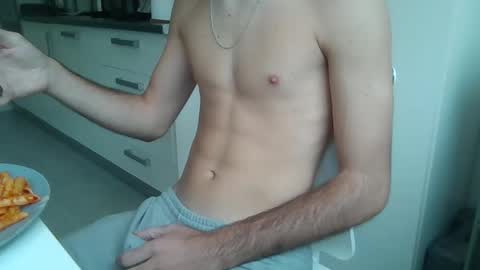 Snapshot of cuteanonguy chatting on October 19, 12:50 pm cuteanonguy online show from October 19, 12:50 pm