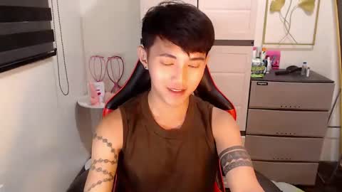 Steph online show from April 8, 11:27 pm