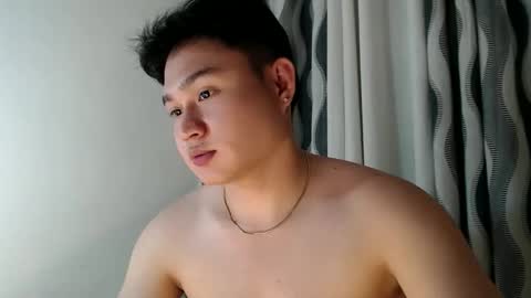 cuteasianlee online show from February 18, 4:03 pm
