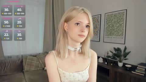 Snapshot of cutebrutality chatting on October 19, 8:37 am Alice online show from October 19, 8:37 am