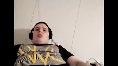 Snapshot of cutedude92 chatting on December 4, 11:02 pm CuteguyBWC92 online show from December 4, 11:02 pm