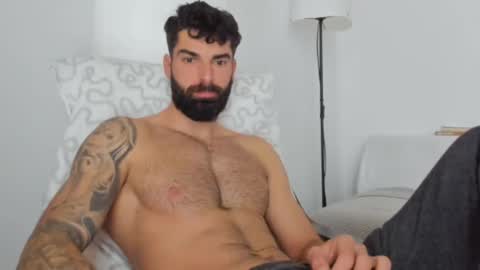 cuteeboy online show from February 10, 7:04 am