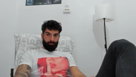 cuteeboy online show from December 17, 7:47 am