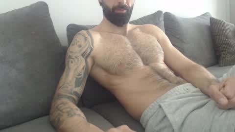 Snapshot of cuteeboy chatting on April 6, 6:25 am cuteeboy online show from April 6, 6:25 am