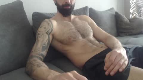 Snapshot of cuteeboy chatting on April 17, 6:27 am cuteeboy online show from April 17, 6:27 am