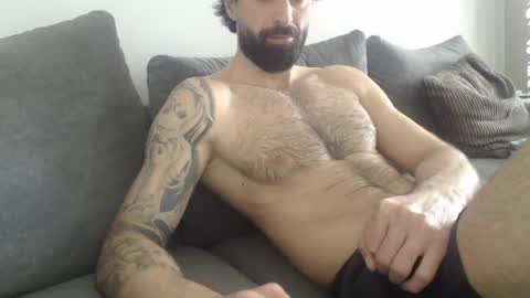 Snapshot of cuteeboy chatting on April 18, 9:46 am cuteeboy online show from April 18, 9:46 am