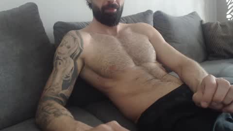 Snapshot of cuteeboy chatting on April 24, 5:10 am cuteeboy online show from April 24, 5:10 am