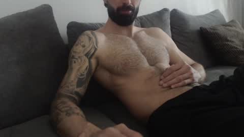 Snapshot of cuteeboy chatting on April 28, 5:23 am cuteeboy online show from April 28, 5:23 am