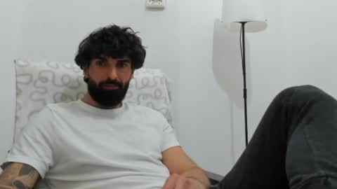 Snapshot of cuteeboy chatting on April 28, 5:29 pm cuteeboy online show from April 28, 5:29 pm