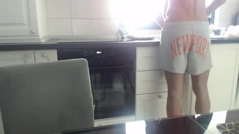 Snapshot of cuteeboy chatting on May 1, 6:29 am cuteeboy online show from May 1, 6:29 am