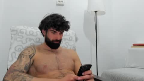 Snapshot of cuteeboy chatting on May 5, 8:17 pm cuteeboy online show from May 5, 8:17 pm