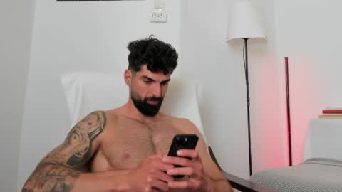 Snapshot of cuteeboy chatting on June 4, 8:09 am cuteeboy online show from June 4, 8:09 am