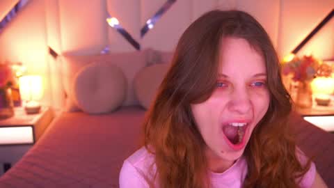 Snapshot of cuteefoxy chatting on March 31, 12:38 pm Foxy online show from March 31, 12:38 pm