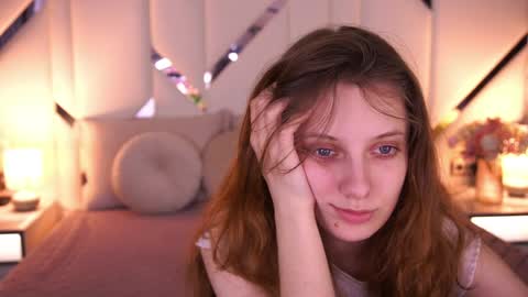Snapshot of cuteefoxy chatting on April 4, 1:52 pm Foxy online show from April 4, 1:52 pm