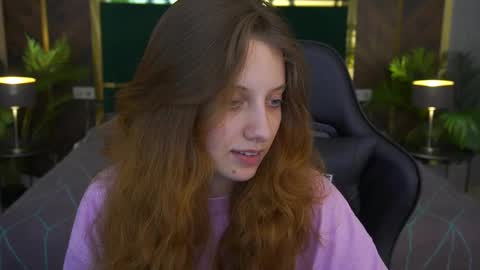 Snapshot of cuteefoxy chatting on April 7, 1:22 pm Foxy online show from April 7, 1:22 pm