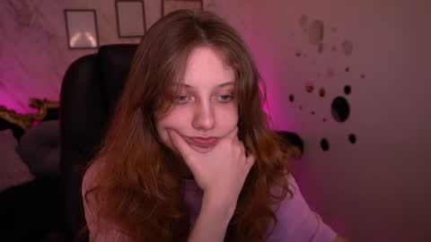 Snapshot of cuteefoxy chatting on April 13, 12:32 pm Foxy online show from April 13, 12:32 pm