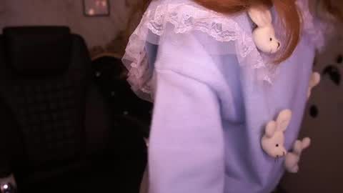 Snapshot of cuteefoxy chatting on April 21, 12:55 pm Foxy online show from April 21, 12:55 pm