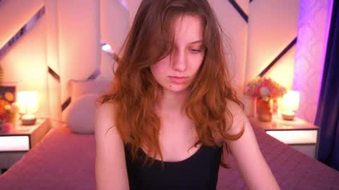 Snapshot of cuteefoxy chatting on April 27, 1:42 pm Foxy online show from April 27, 1:42 pm