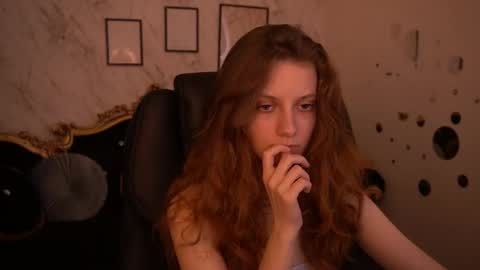 Snapshot of cuteefoxy chatting on June 1, 12:51 pm Foxy online show from June 1, 12:51 pm