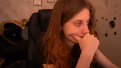 Snapshot of cuteefoxy chatting on June 8, 1:00 pm Foxy online show from June 8, 1:00 pm