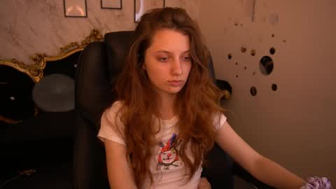 Snapshot of cuteefoxy chatting on June 9, 1:01 pm Foxy online show from June 9, 1:01 pm