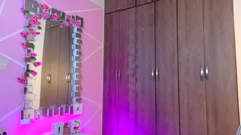 cuteflame_ online show from August 3, 9:40 pm