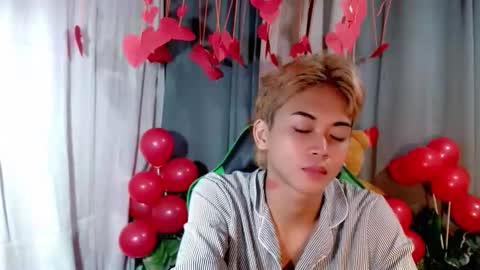 Snapshot of cuteleemoreno chatting on February 15, 2:41 am cuteleemoreno online show from February 15, 2:41 am