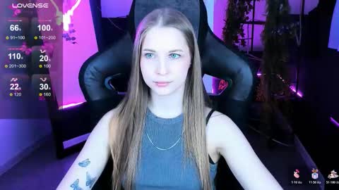 Snapshot of cutemousee chatting on October 24, 8:44 am Rina online show from October 24, 8:44 am