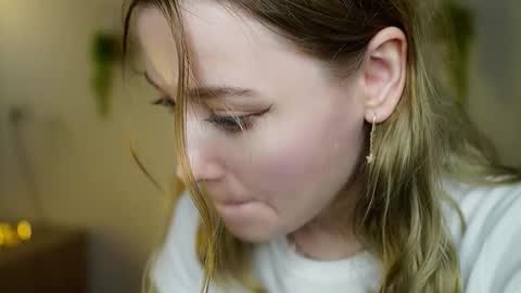 Mary online show from December 4, 9:12 pm