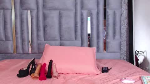 cutepetitee online show from November 27, 8:22 pm