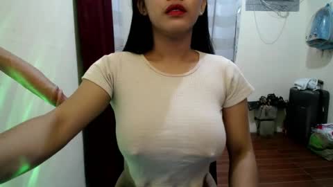 Snapshot of cutepinay143 chatting on July 28, 7:04 pm isabel online show from July 28, 7:04 pm