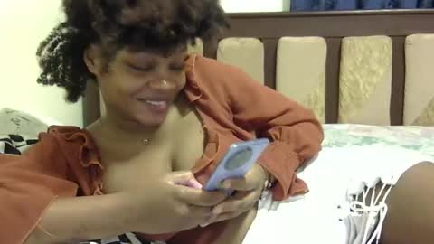 Snapshot of cutermilly chatting on December 6, 11:44 am cutermilly online show from December 6, 11:44 am