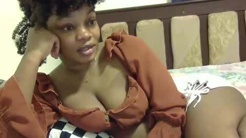 Snapshot of cutermilly chatting on December 6, 7:45 pm cutermilly online show from December 6, 7:45 pm