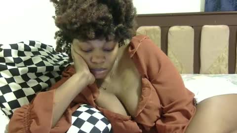 Snapshot of cutermilly chatting on December 7, 9:17 am cutermilly online show from December 7, 9:17 am