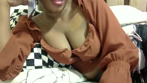 Snapshot of cutermilly chatting on December 24, 9:17 am cutermilly online show from December 24, 9:17 am