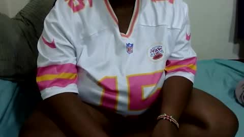 Snapshot of cutermilly chatting on October 25, 3:18 pm cutermilly online show from October 25, 3:18 pm