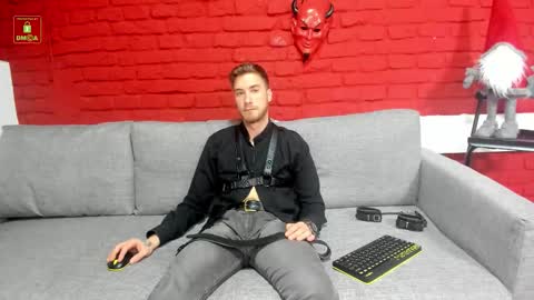 Snapshot of cuteseductor chatting on March 21, 6:51 am HARVEY online show from March 21, 6:51 am