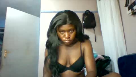 cutezola online show from December 3, 3:03 am