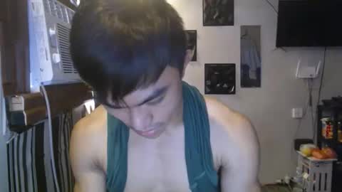 Snapshot of cutie_hunk69 chatting on June 4, 3:12 am cutie_hunk69 online show from June 4, 3:12 am